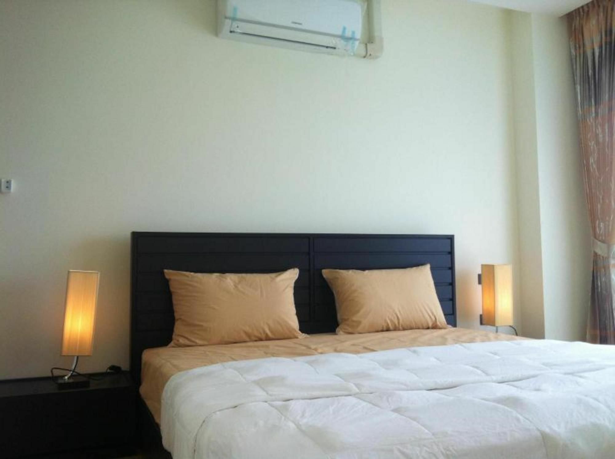 Goldstone Residency Patong , Phuket Apartment Bagian luar foto