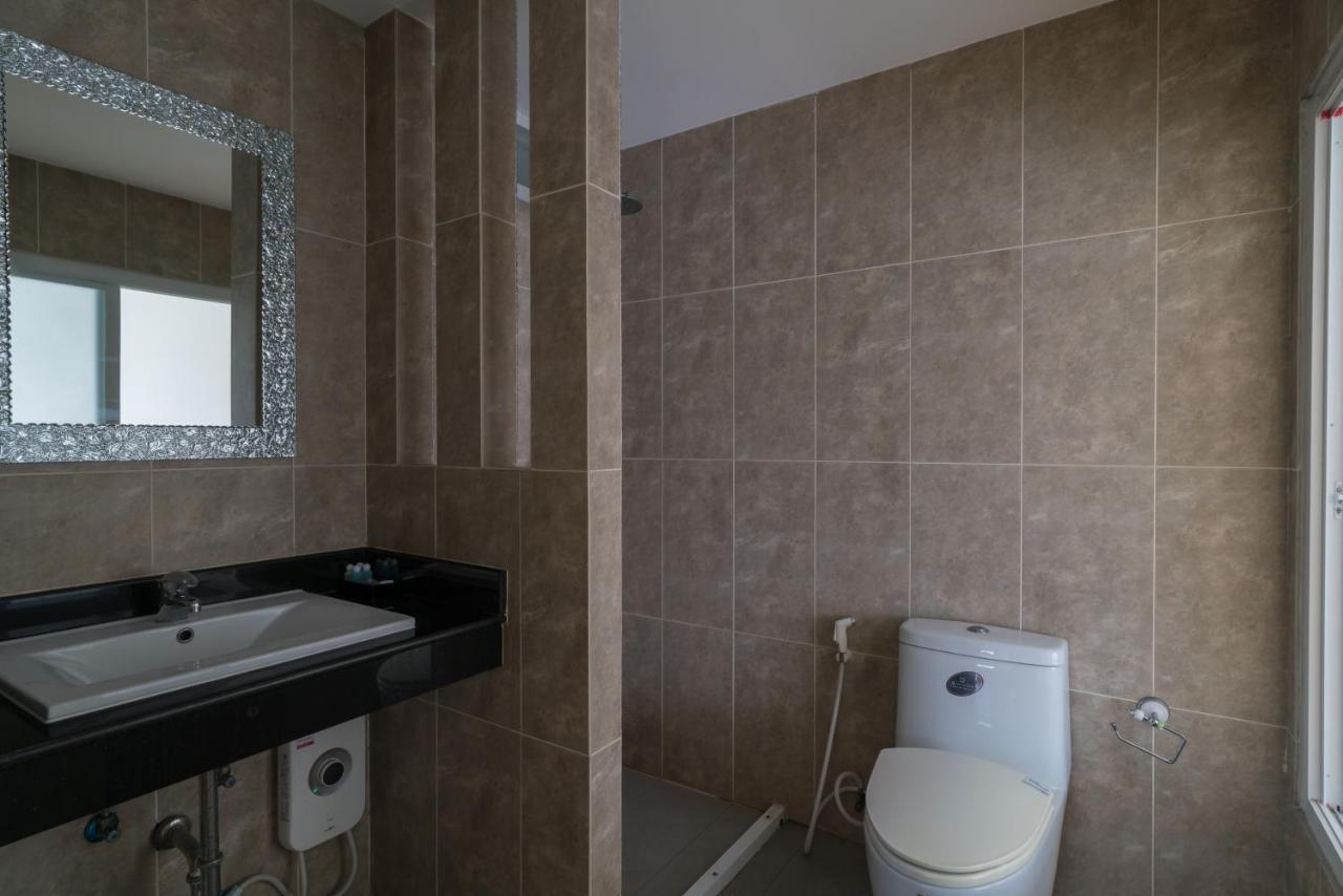 Goldstone Residency Patong , Phuket Apartment Bagian luar foto