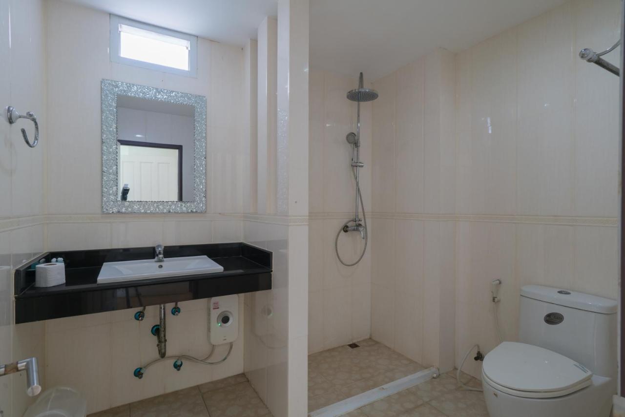 Goldstone Residency Patong , Phuket Apartment Bagian luar foto